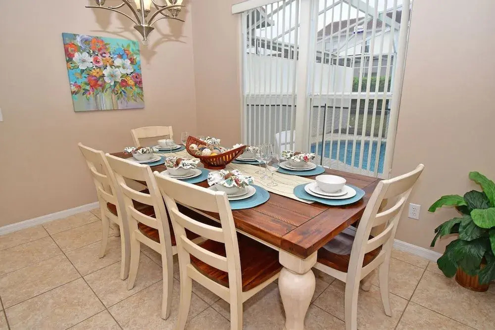 731 Sunbright Villa 5 Br villa by RedAwning