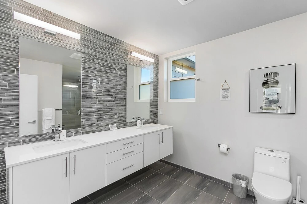 Modern 3BR - Walk to Light Rail w/EV Charger & Parking
