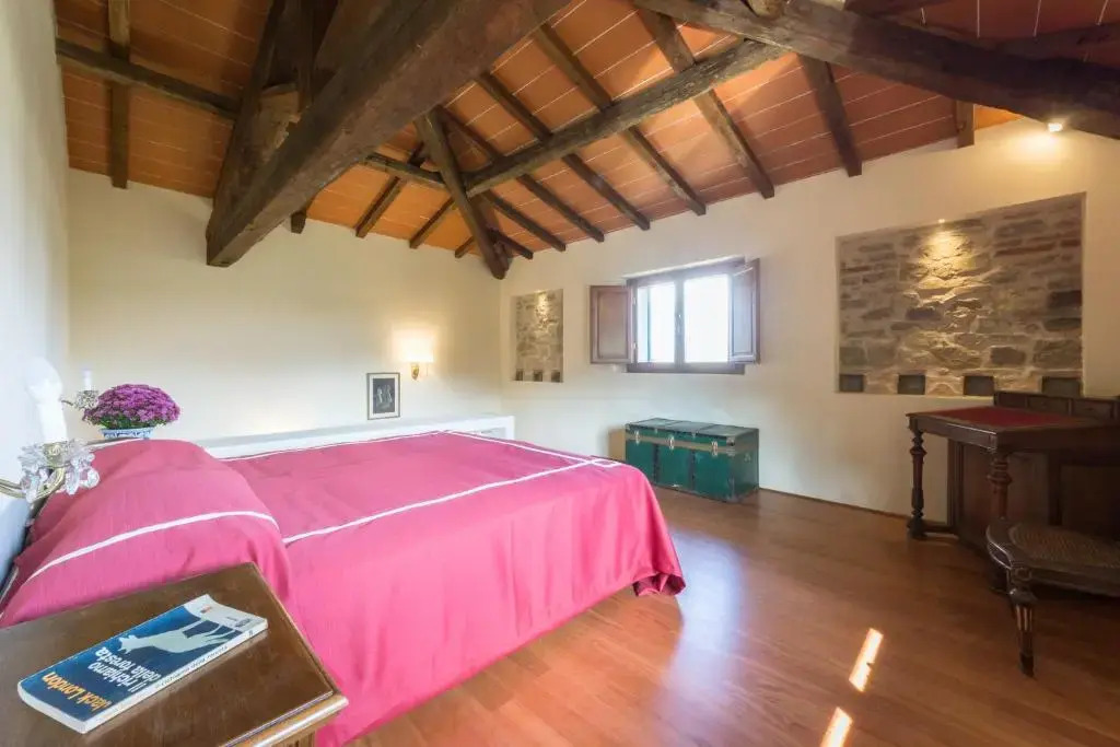 3bdrm luxury Apartment in Tuscan Villa,Private Estate, shared Swimmingpool