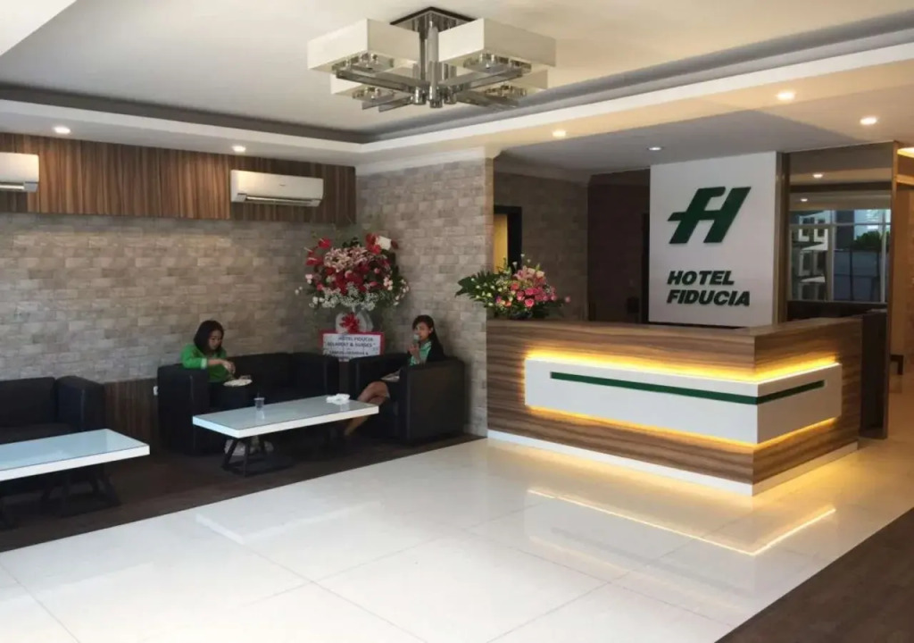 Super OYO Townhouse OAK Hotel Fiducia Pondok Gede