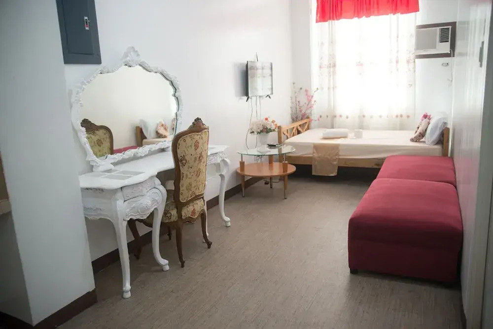 ROOMS498 - Hostel