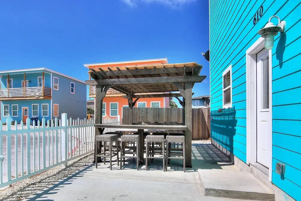 Good Times and Tan Lines - 4 Br home