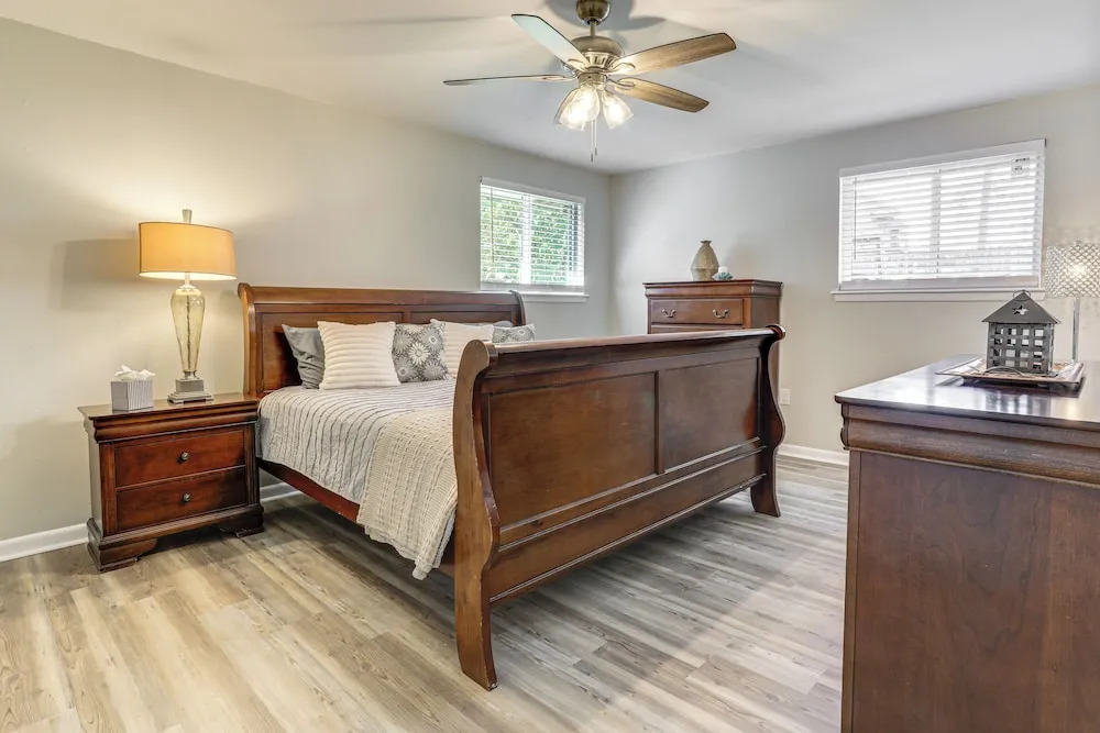 1 Mi to Lsu, Tiger Stadium! Lovely Home w/ Parking