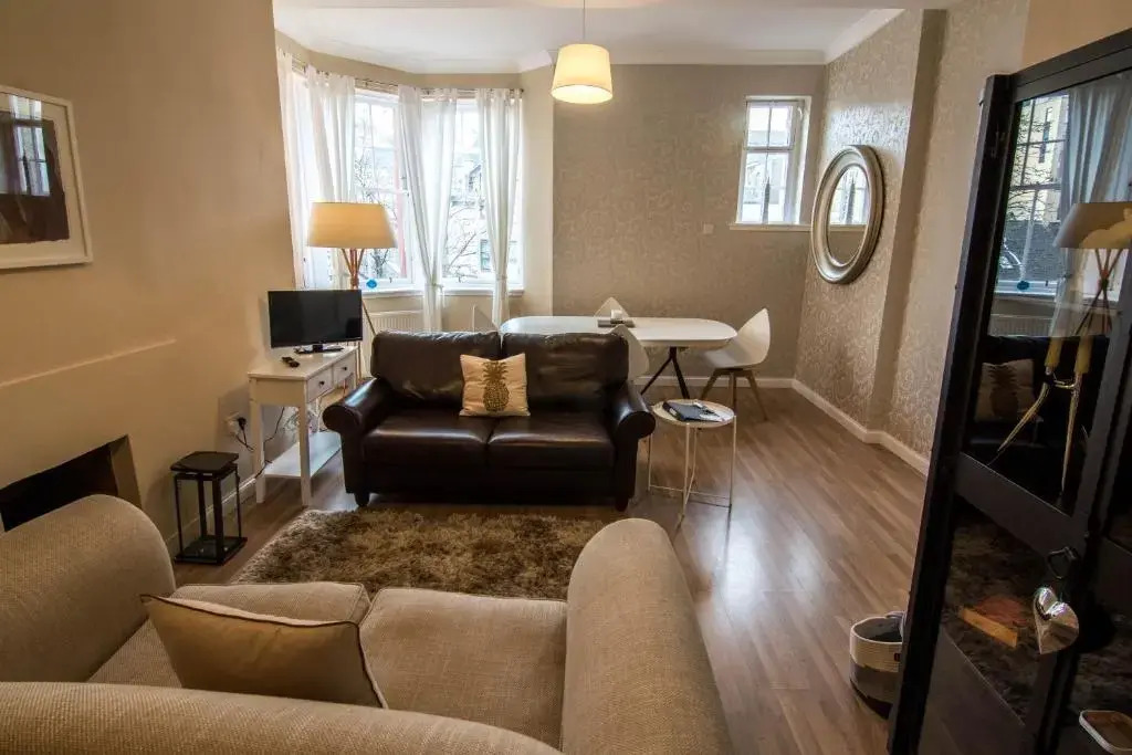 419 Luminous 2 Bedroom Apartment in the Heart of Edinburgh s Old Town