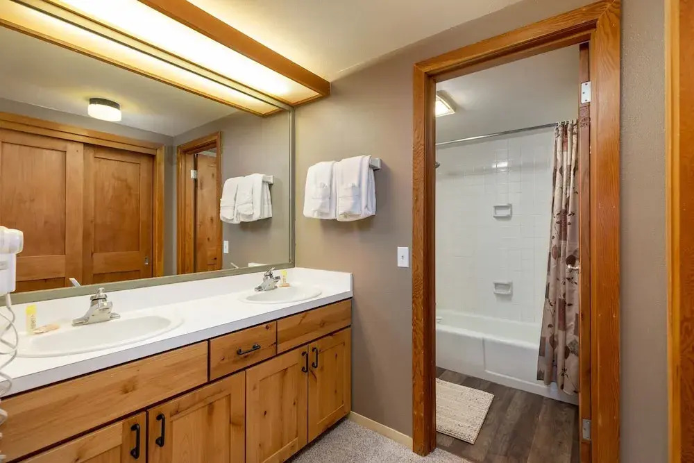 2130 The Pines 1 Bedroom Condo by RedAwning