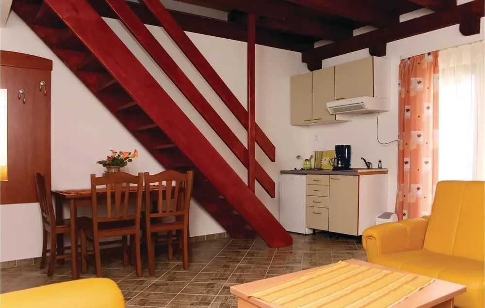 Lovely Home In Podstrana