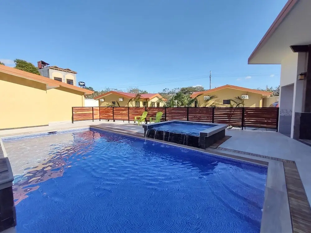 #1 New & Modern 2 bed Suite With Shared Pool