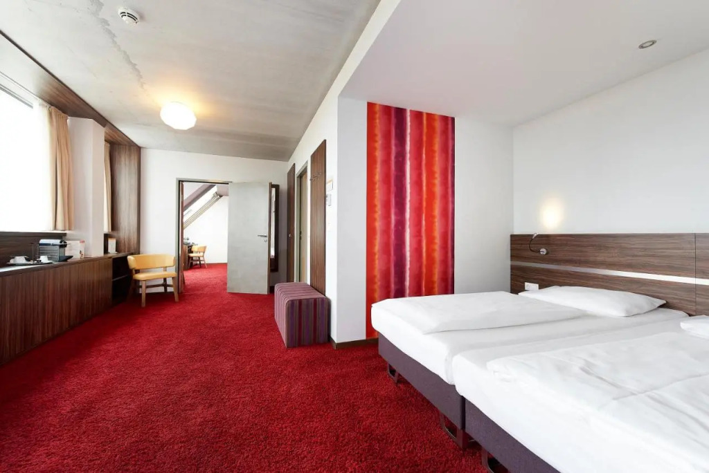 Simm's Hotel