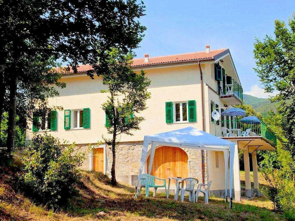 Holiday Home in Sesta Godano near Lake