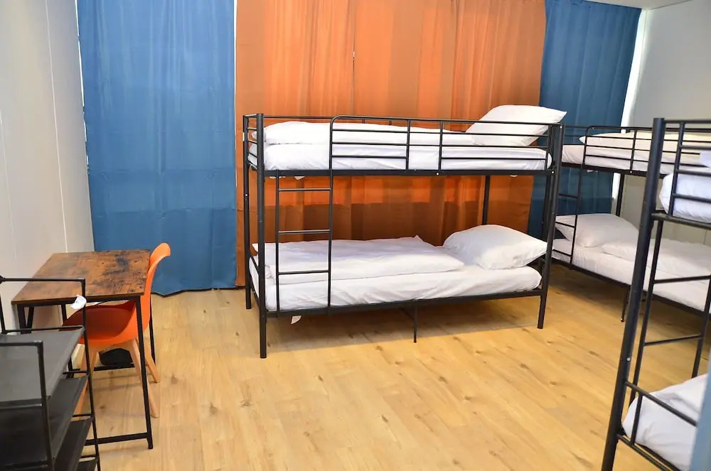 Xenon hostels