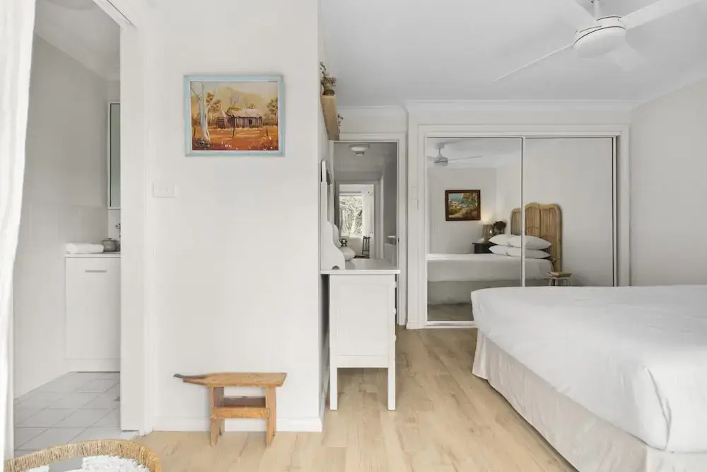 Bright Coastal Townhouse With BBQ & Courtyard