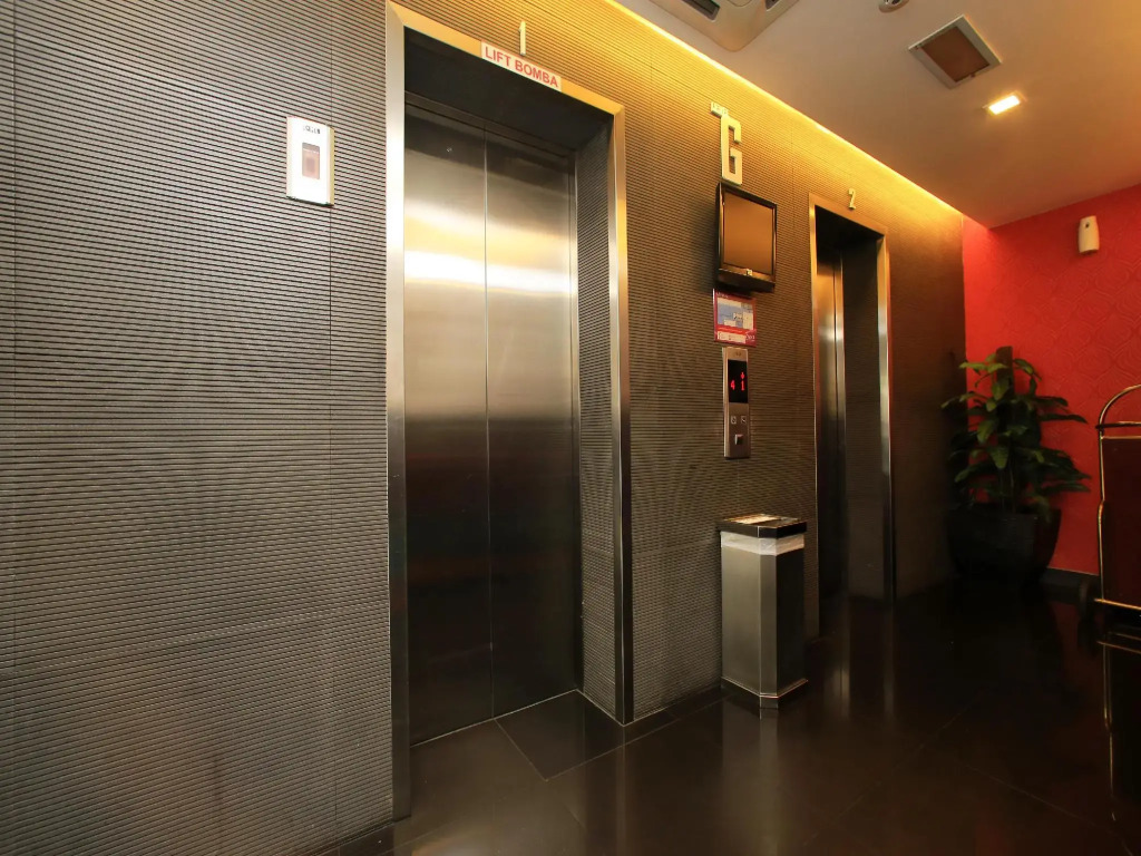OYO 121 Frenz Hotel