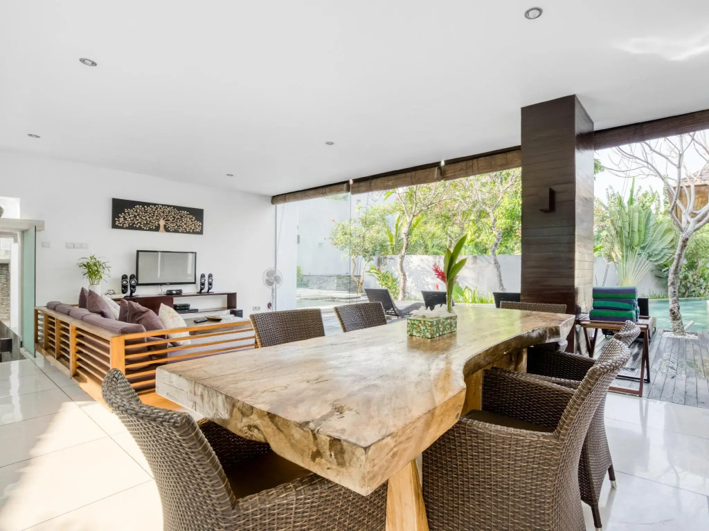Payapaya Seminyak luxury vila 4 BR near beach potato head