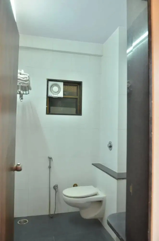 Hotel Sai Sparsh-150 meters from Saibaba temple