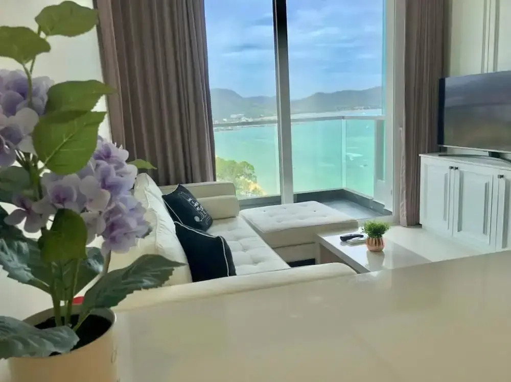 Beachfront Bang Saray By RoomQuest Hotel