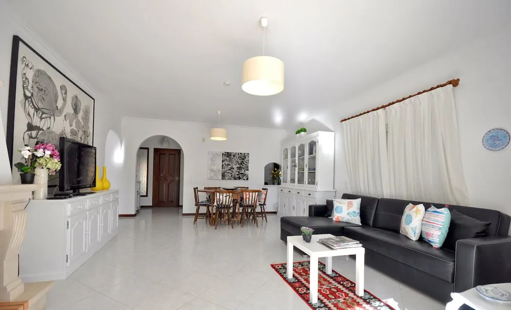 Charming Villa, Private Pool, Walking Distance to Centre, Free AC Wifi