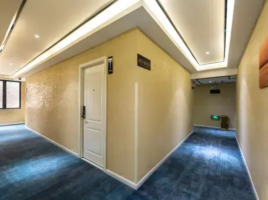 Elong ME Hotel (Shanghai Wildlife Park)