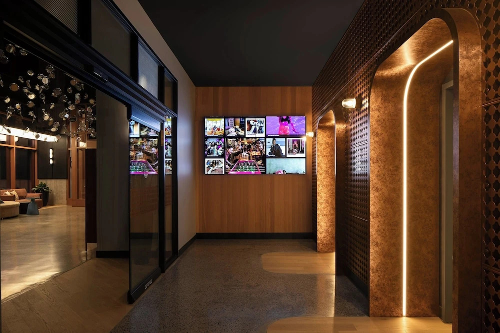 Moxy Montreal Downtown