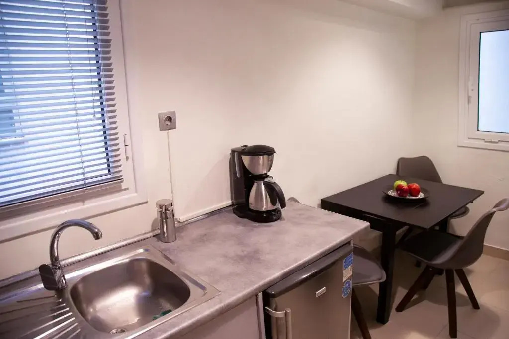 Athens Best location, 6 Ermou street, Syntagma square