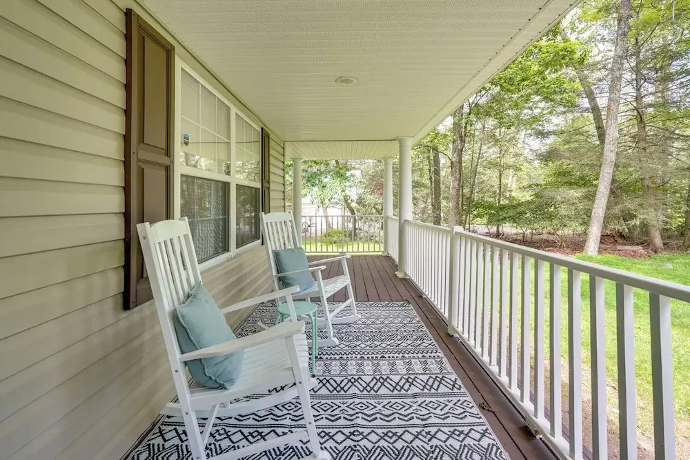 Tannersville House: Bar & Deck, 2 Mi to Ski Resort