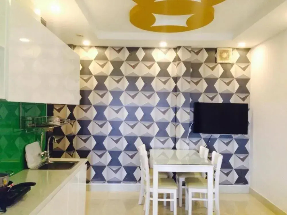 Smiley Apartment 8