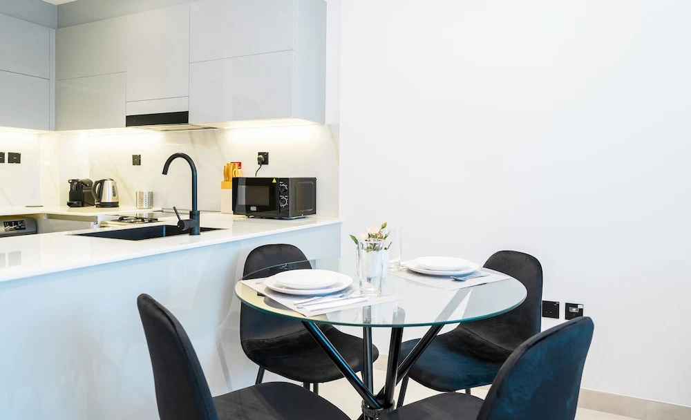 HomesGetaway Cozy 1BR in Binghatti Canal