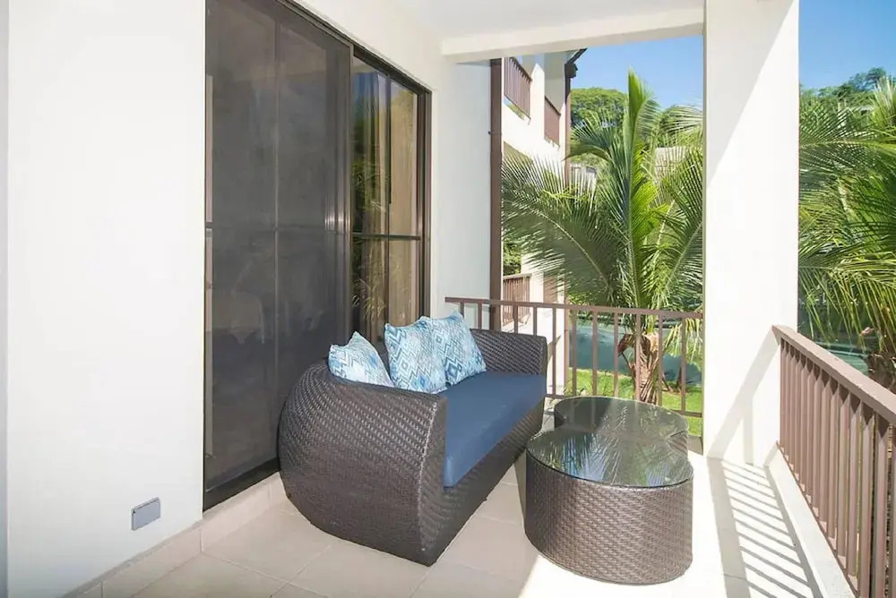 Beautiful 2 Bedroom Pacifico Condo by the Pool