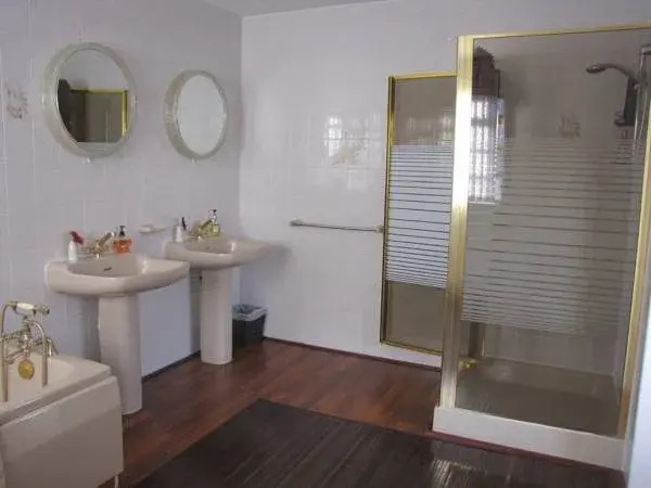 Hale Village Guesthouse