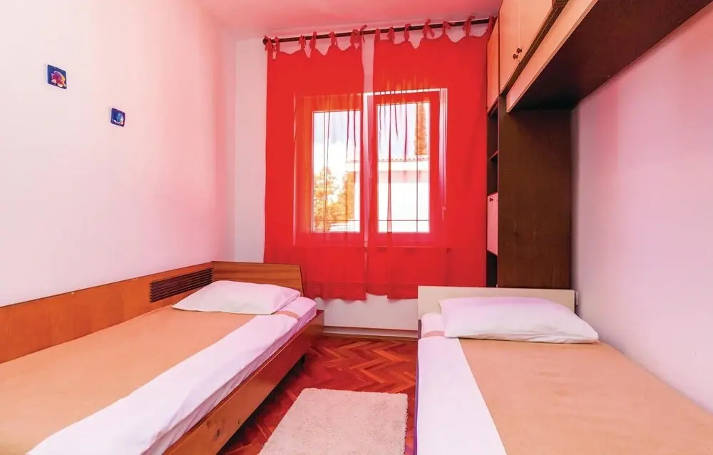 Gorgeous Home In Selce With House Sea View
