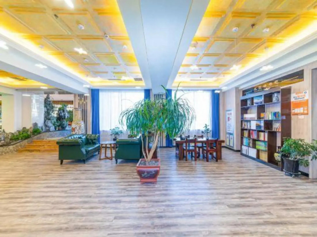 Friendship Peak Hotel