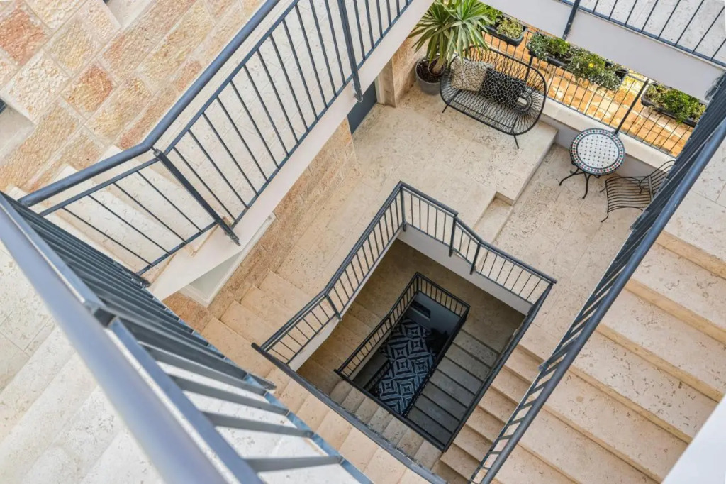 Villa Albi - Machne Yehuda Hotel