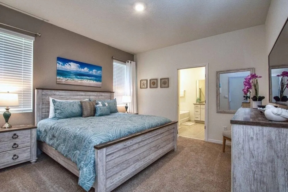 Brand New, Modern Decor, Pool& Spa- 7047sr 7 Bedroom Home by RedAwning
