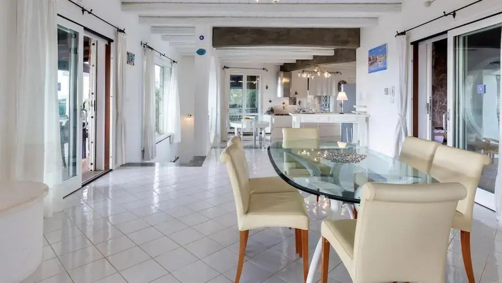Villa Emmeline fronte mare 5 camere 6 bagni infinity pool WiFi per 12 persone