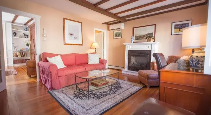 Entire Private Historic Inn Downtown Newport