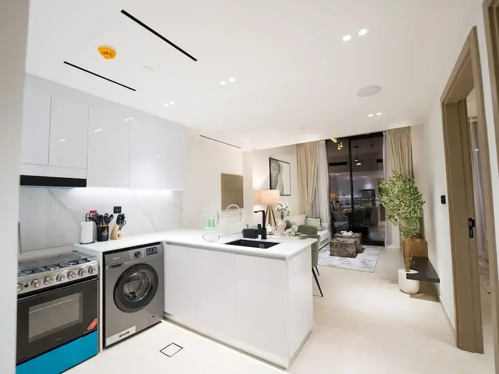 Easygo- Stylish 1bdr Binghatti Corner