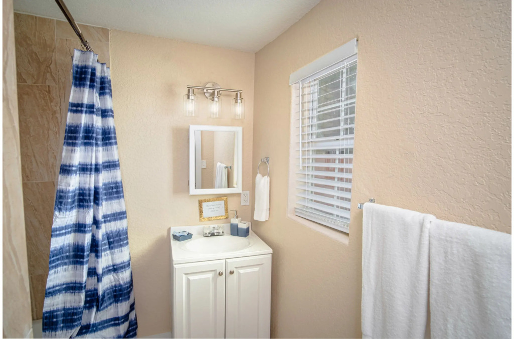 3 BR 1 BA Remodeled Home Near Downtown