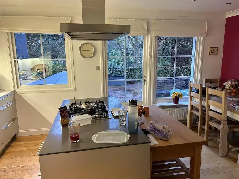 3 Bed House - Sleeps 5 - Sauna - Garden - Gym
