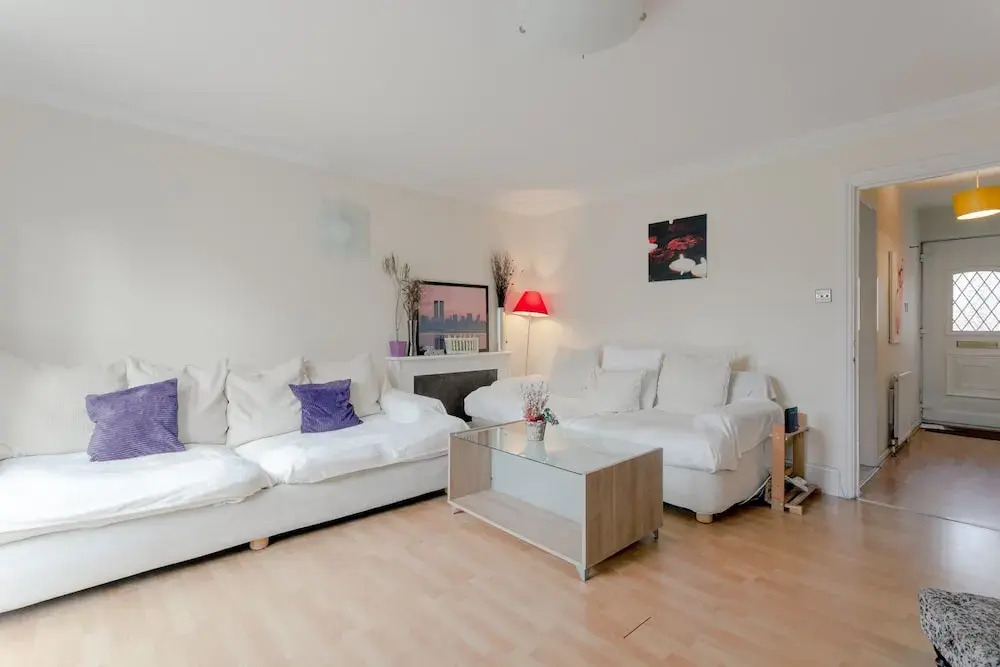 Bright 3 Bedroom House in Canning Town