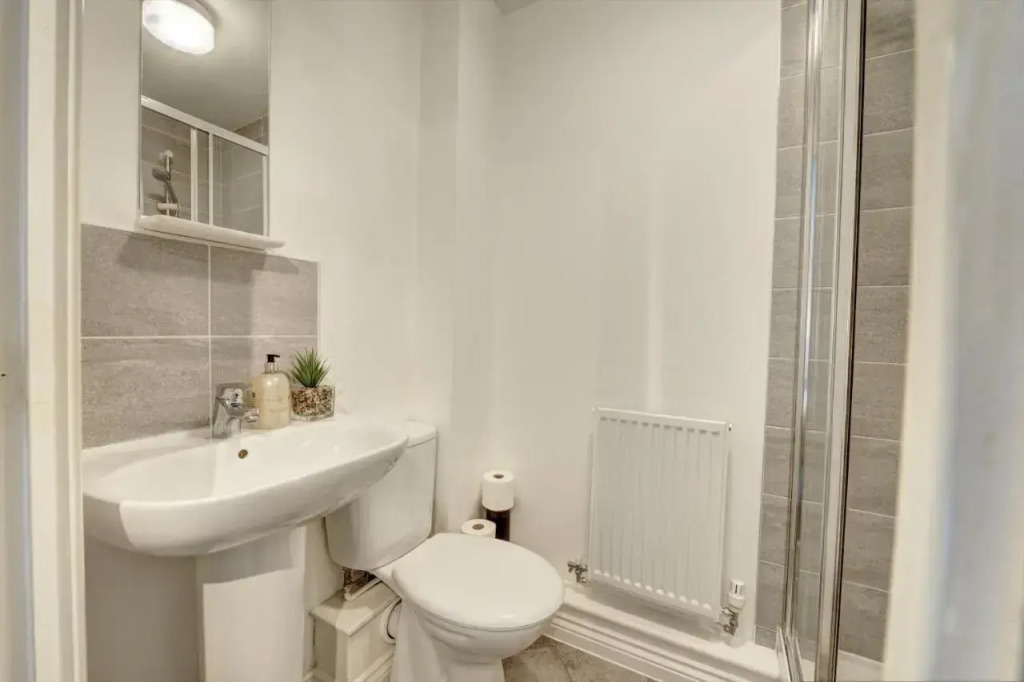 2-Bedroom Apartment, En-suite, Ground Floor by MBIZ