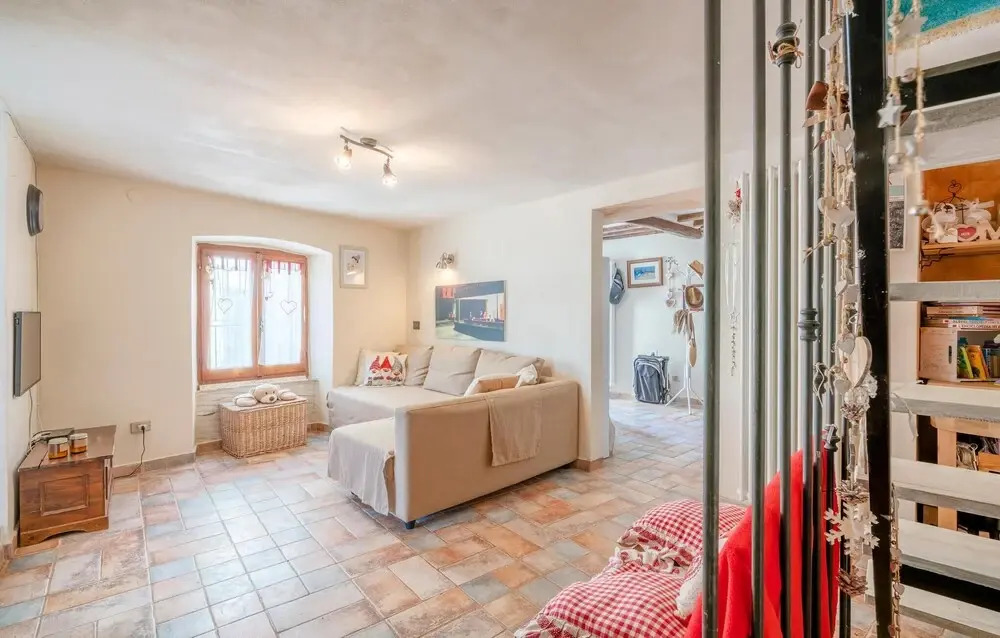 Beautiful Home in Altagnana With Wifi and 2 Bedrooms