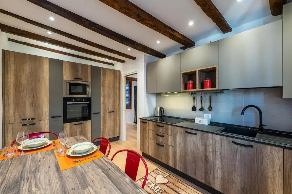 GDhouse 806