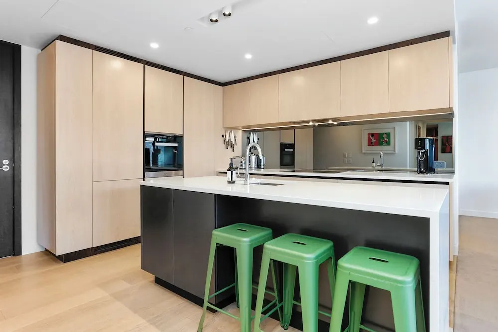 Sunny and Spacious in Wynyard Quarter