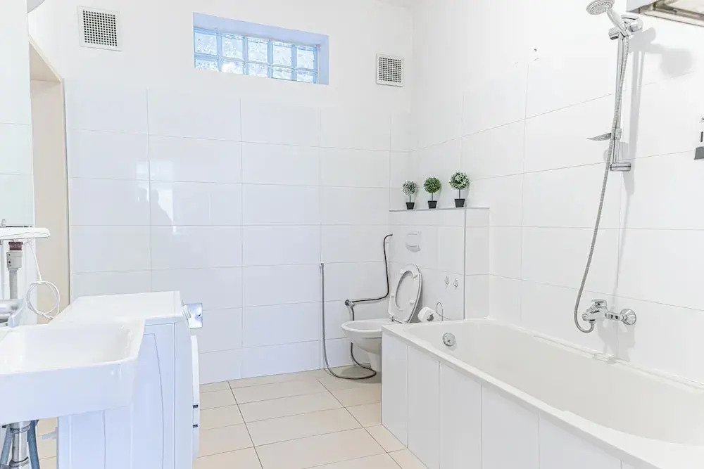 2BR Apt With King Beds Long Stay
