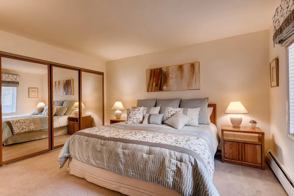 Westwind 109 1BD 1.5ba Gold Condo