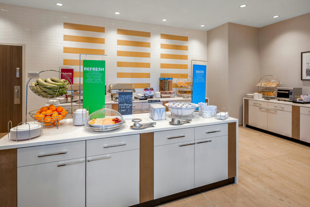 Hampton Inn & Suites San Diego Airport Liberty Station