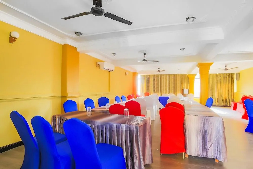 OYO 388 Teeka's Holiday Inn