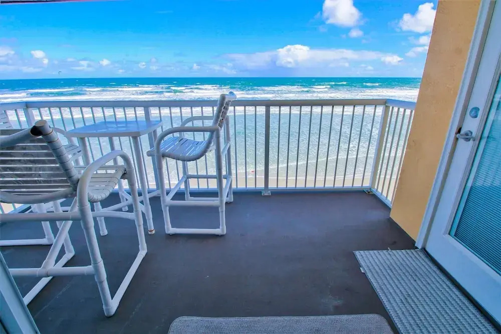 Point East 301