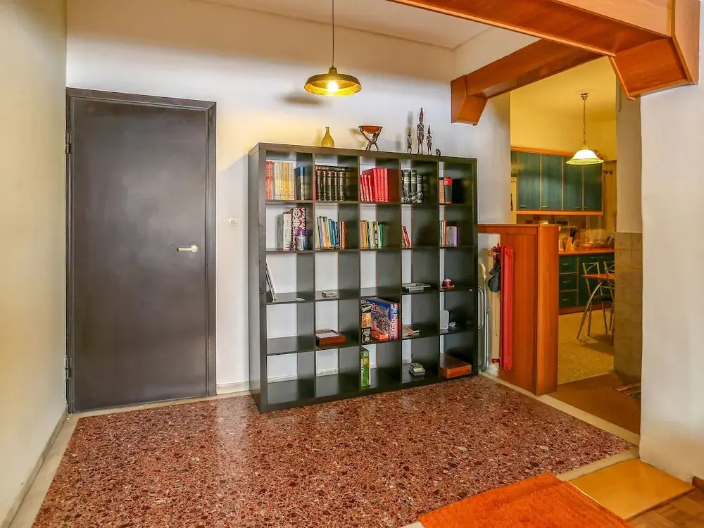 Cozy Apartment in Athens near Aghios Ioannis Subway Station