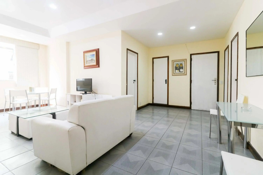 Enorme Apartamento na Av Atlântica