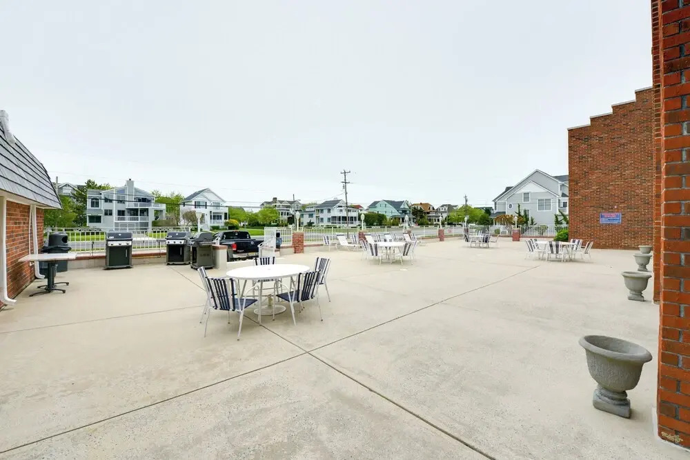 Bright Condo Half-block to Cape May Beach!